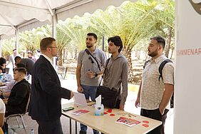 Bei der German Week durfte auch ein Informationsstand der Hochschule Neubrandenburg nicht fehlen.
