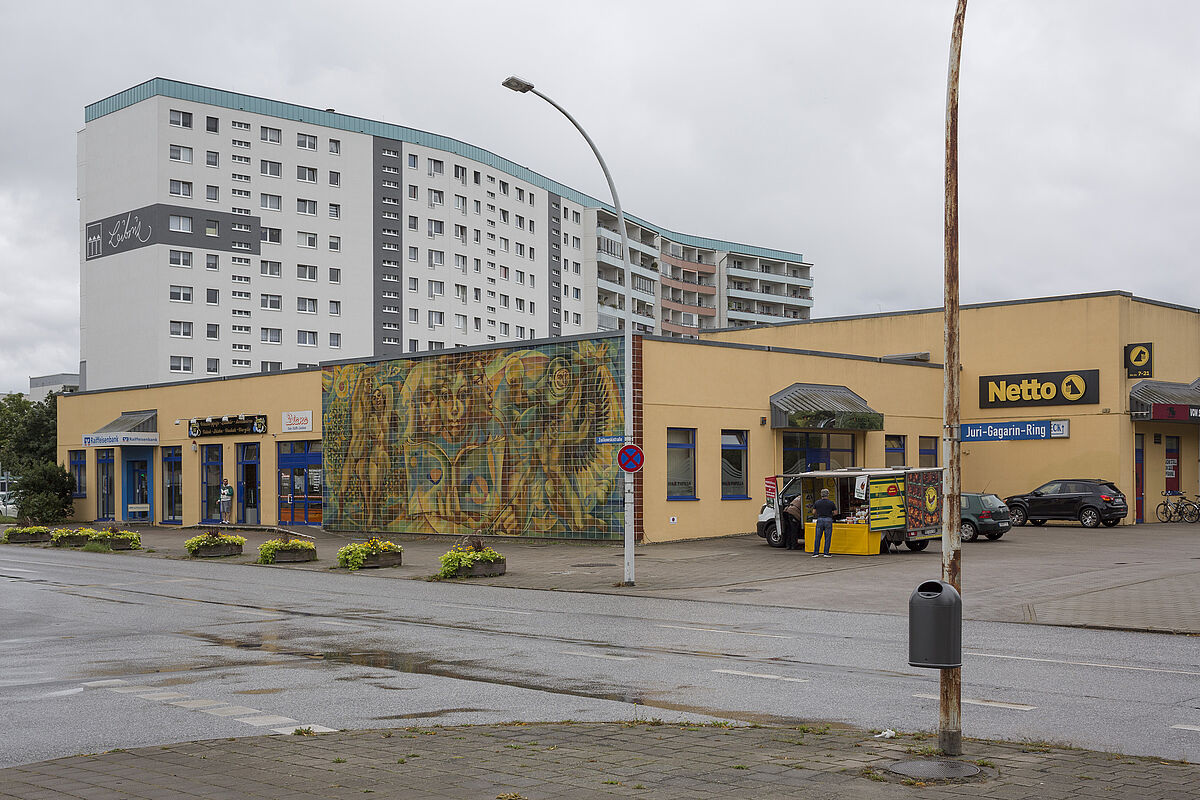 Blick auf den Netto an der Ziolkowskistraße in der Oststadt von Neubrandenburg