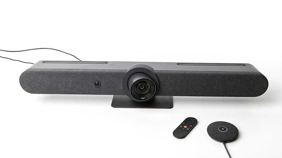 Konferenztechniksystem mit integrierter Kamera, zwei integrierten Lautsprechern und einem MicPod
