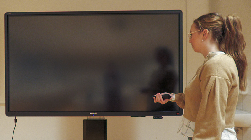 Multi-Touch-Display mit der Fernbedienung ausschalten