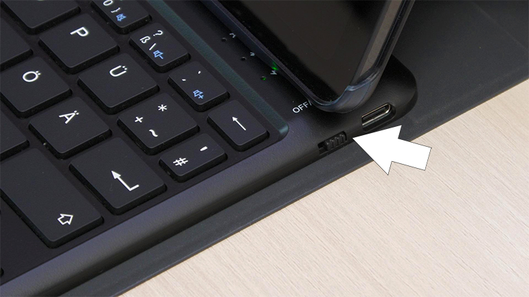 Tastatur über den Ein/Aus-Schalter einschalten.