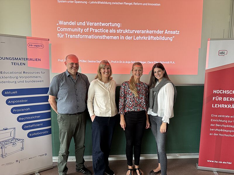 v. l. n. r.: Prof. Dr. Matthias Müller, Gesina Seyfert, Prof.in Dr. Anja Schwertfeger, Clara Schmidt
