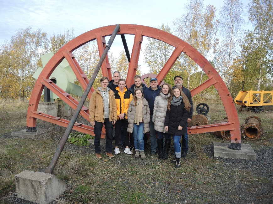 Gruppenfoto vor dem Bergwerk "Reiche Zeche"